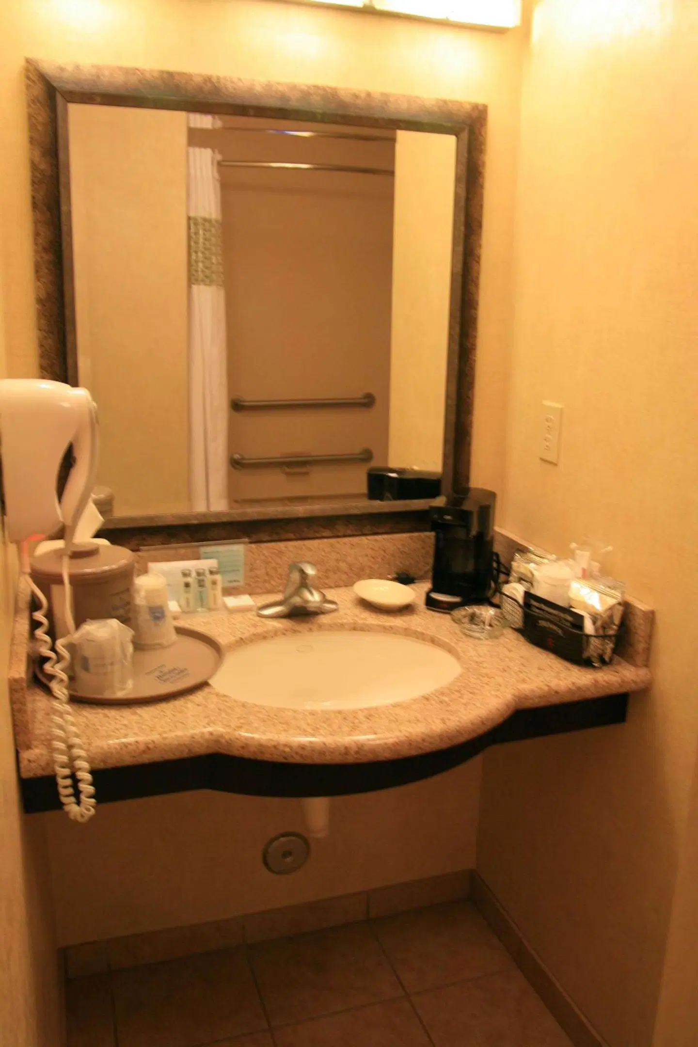 Hampton Inn & Suites Barstow Badezimmer