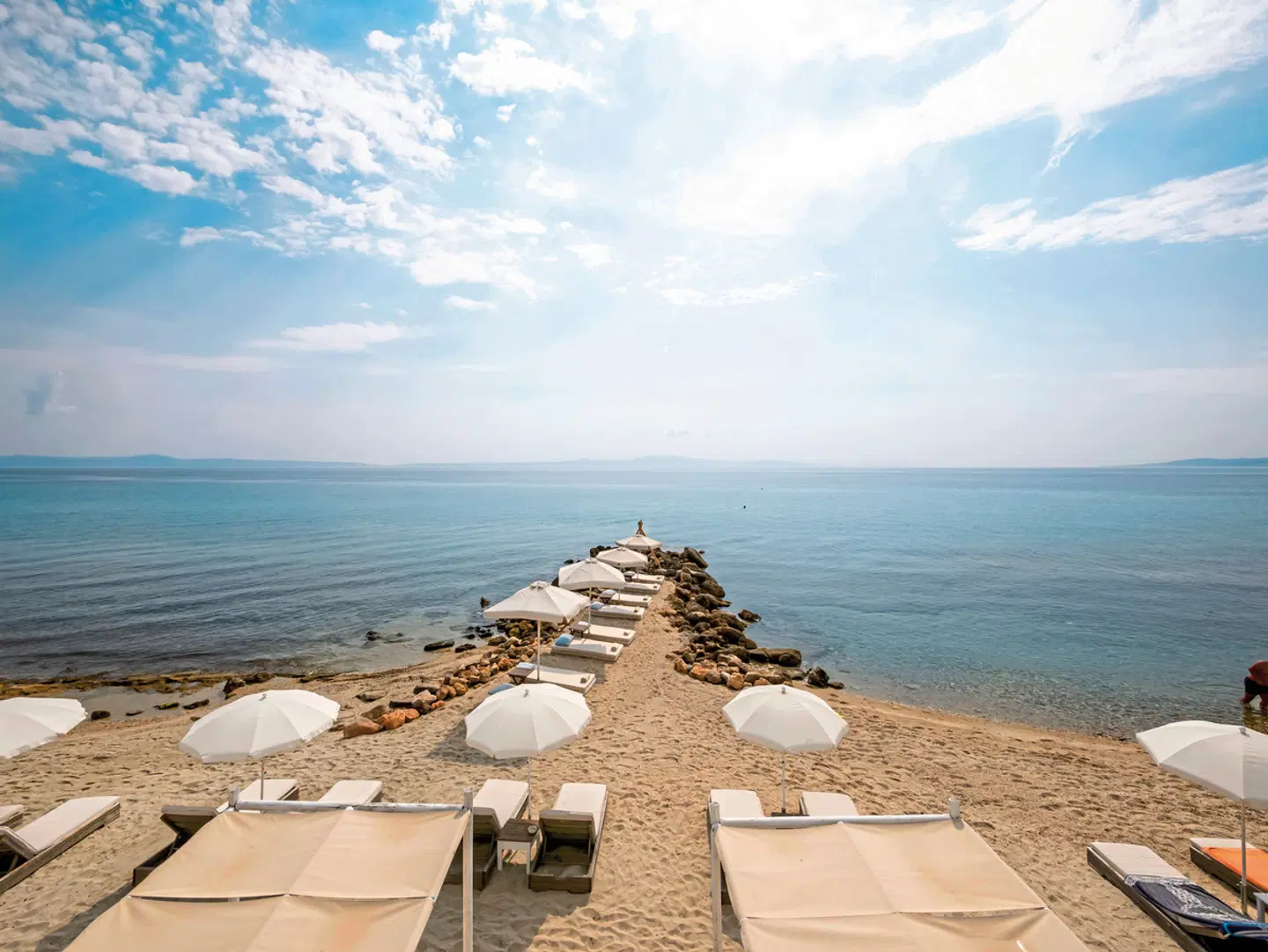White Suites Resort BEACH