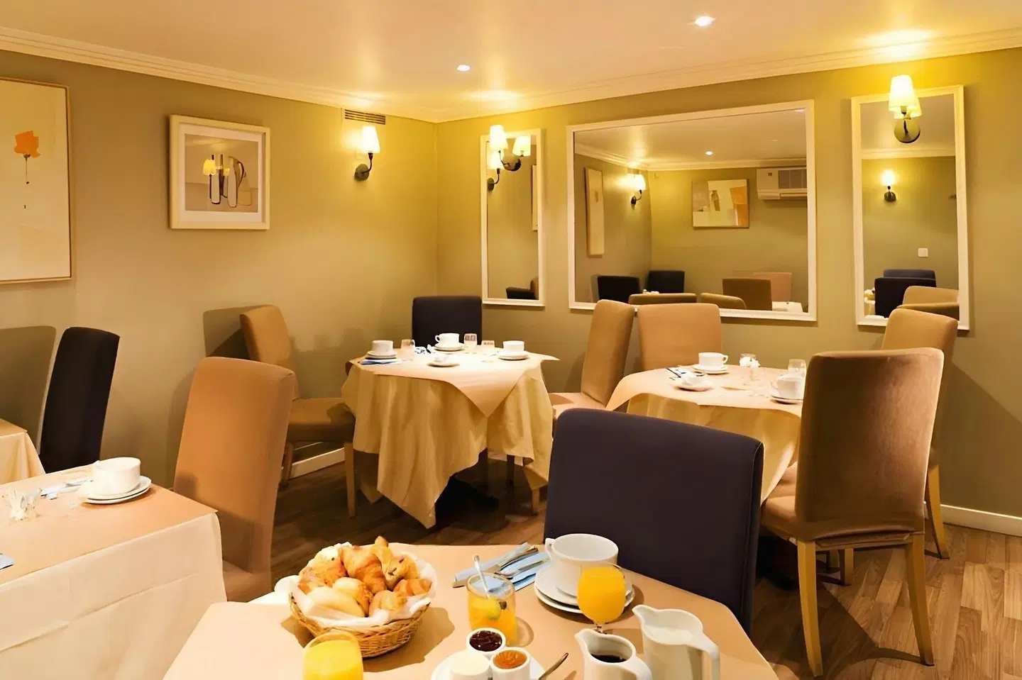 ZE Hotel Restaurant