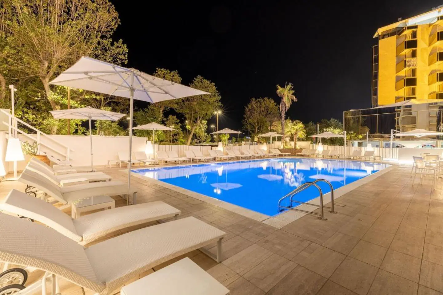 Sporting OUTDOOR_POOL
