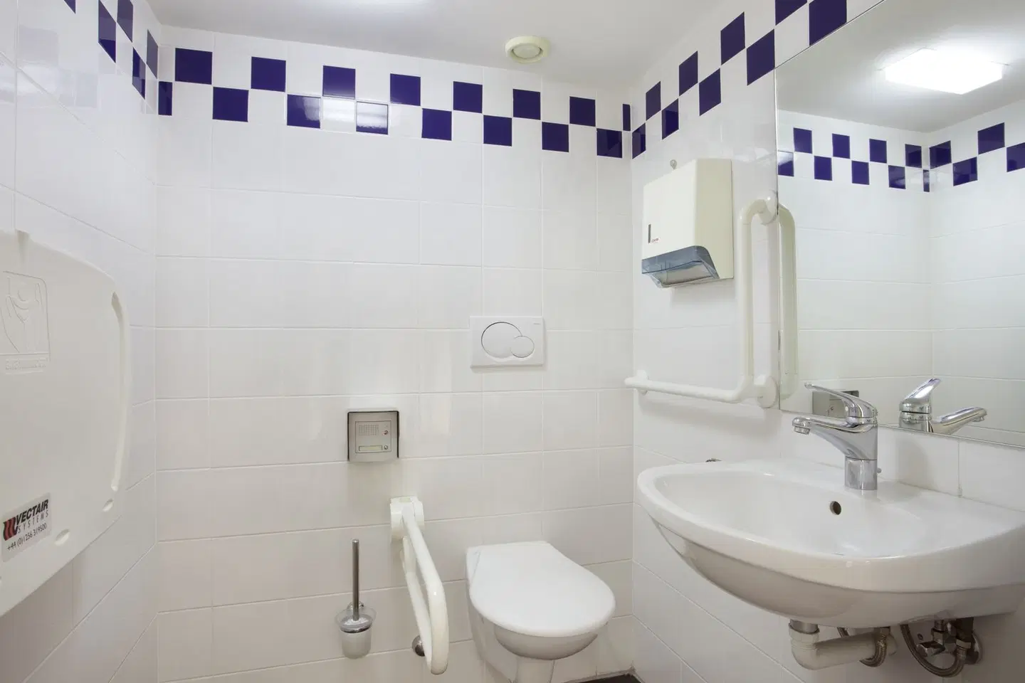 Holiday Inn Express Geneva Airport by IHG Badezimmer