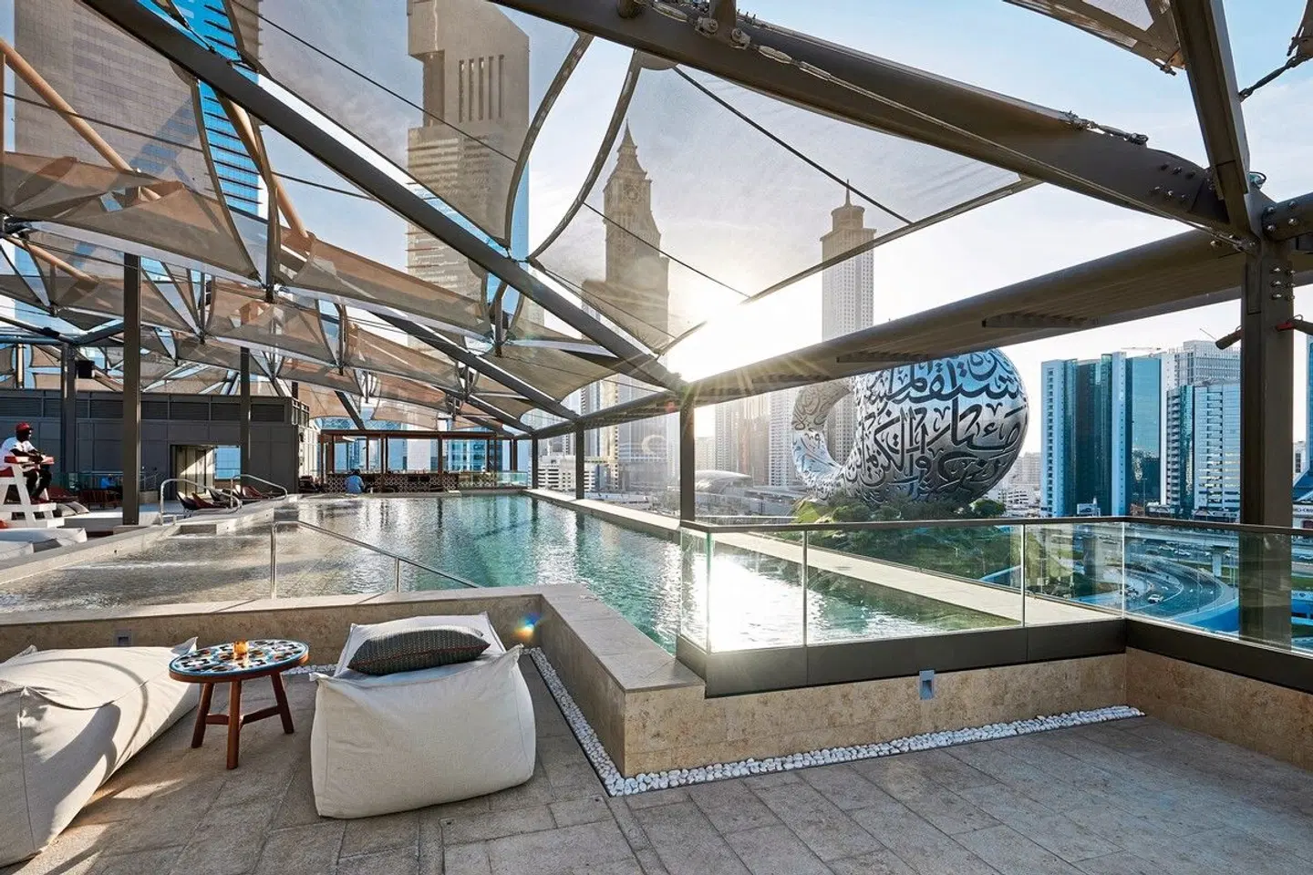 25hours Dubai One Central Hallenbad