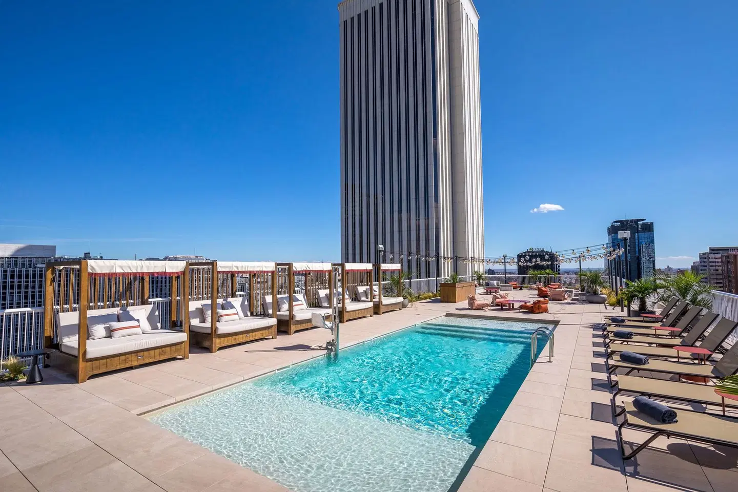 Canopy by Hilton Madrid Castellana OUTDOOR_POOL