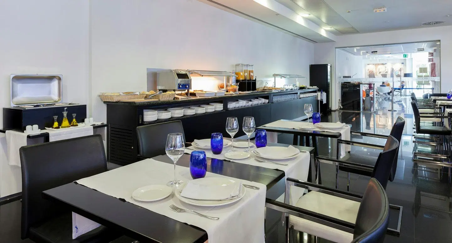 Axor Barajas Restaurant