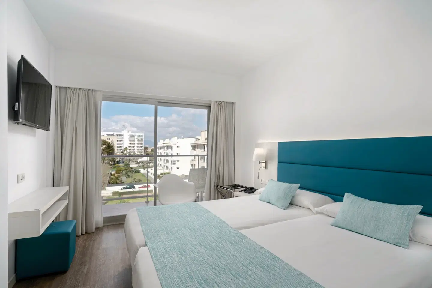 Alua Leo ROOM_EXAMPLE