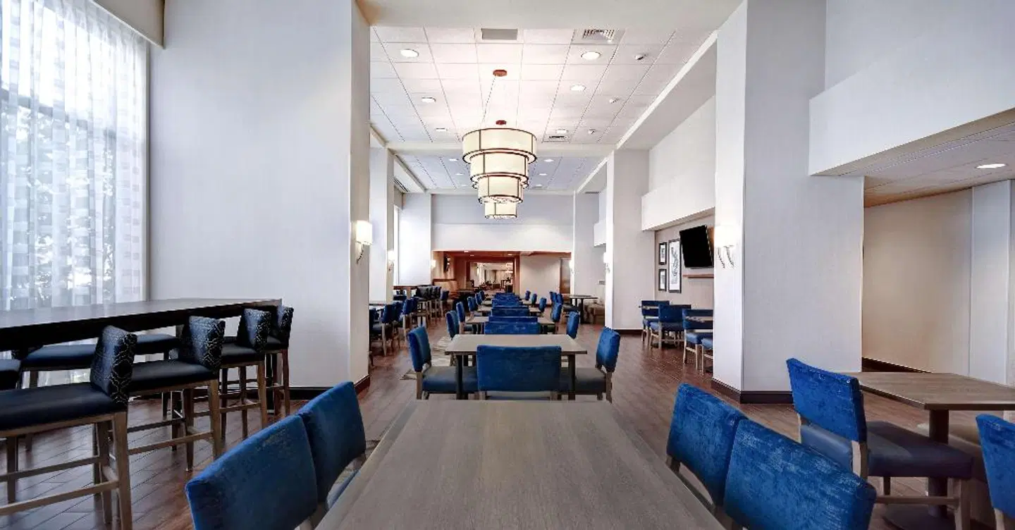 Hampton Inn & Suites Alexandria Old Town Area South LOUNGE_LOBBY