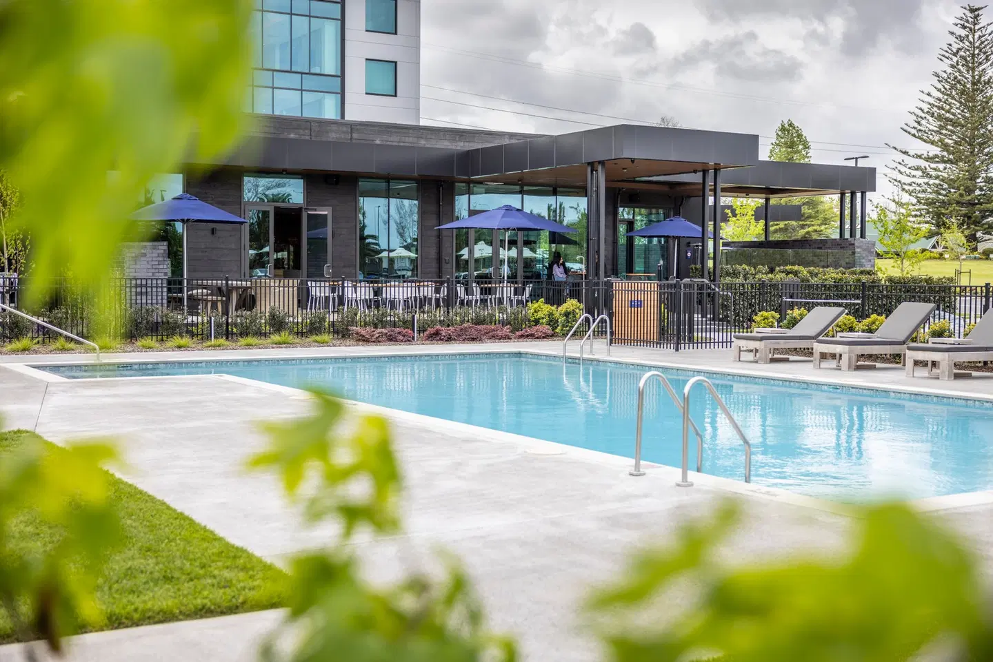 Doubletree By Hilton Karaka OUTDOOR_POOL
