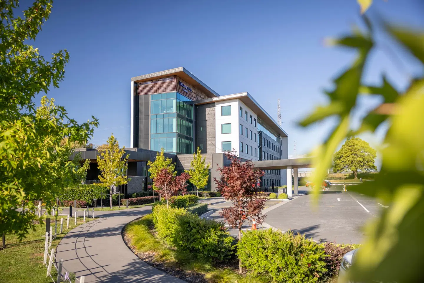 Doubletree By Hilton Karaka EXTERIOR