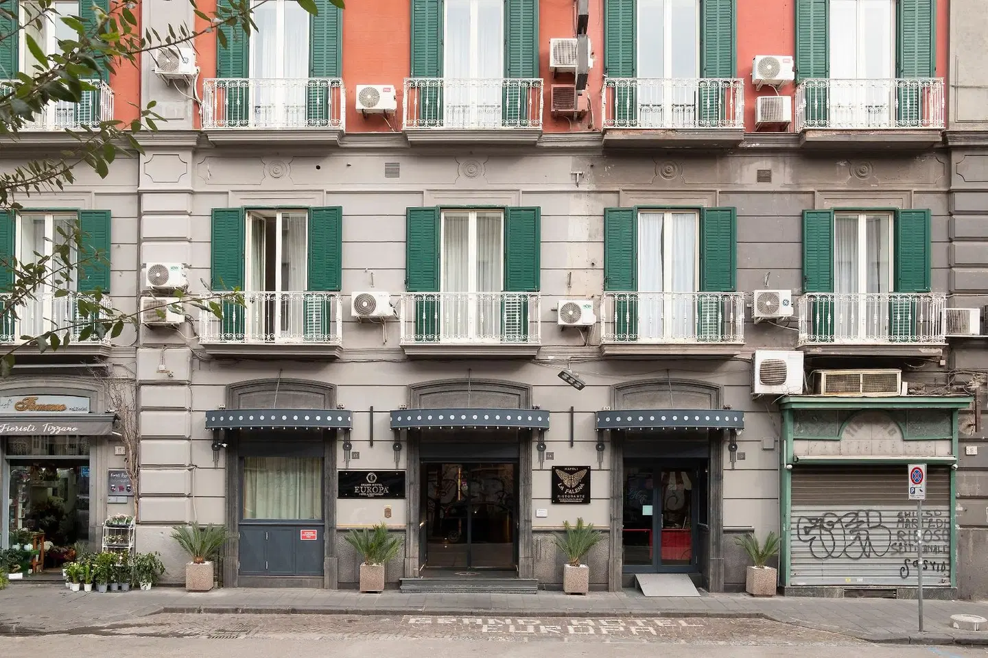 Europa Grand Hotel EXTERIOR