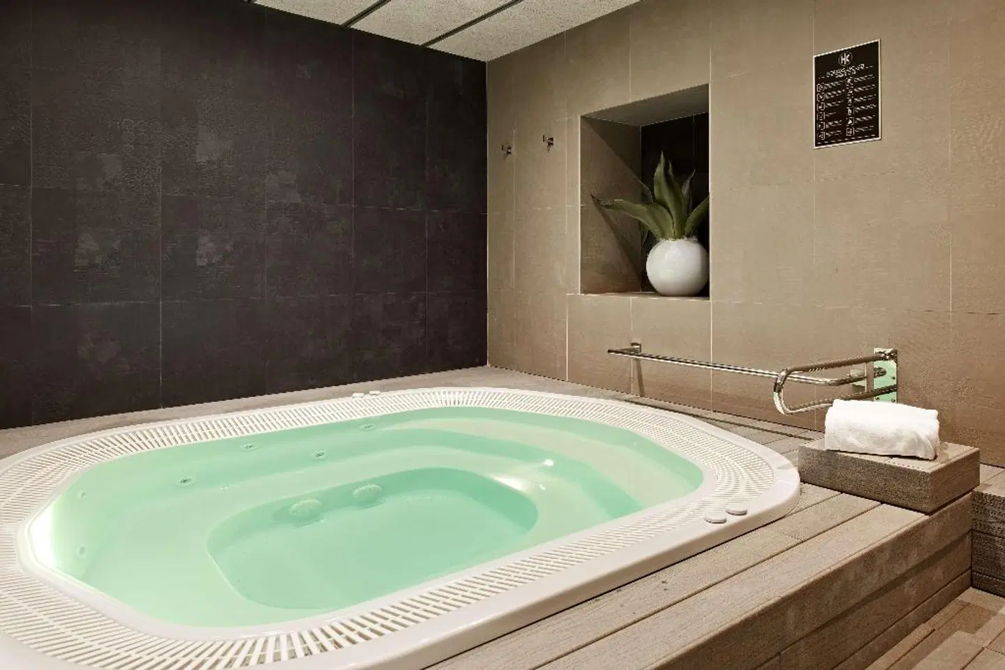 Catalonia Plaza Mayor Badezimmer