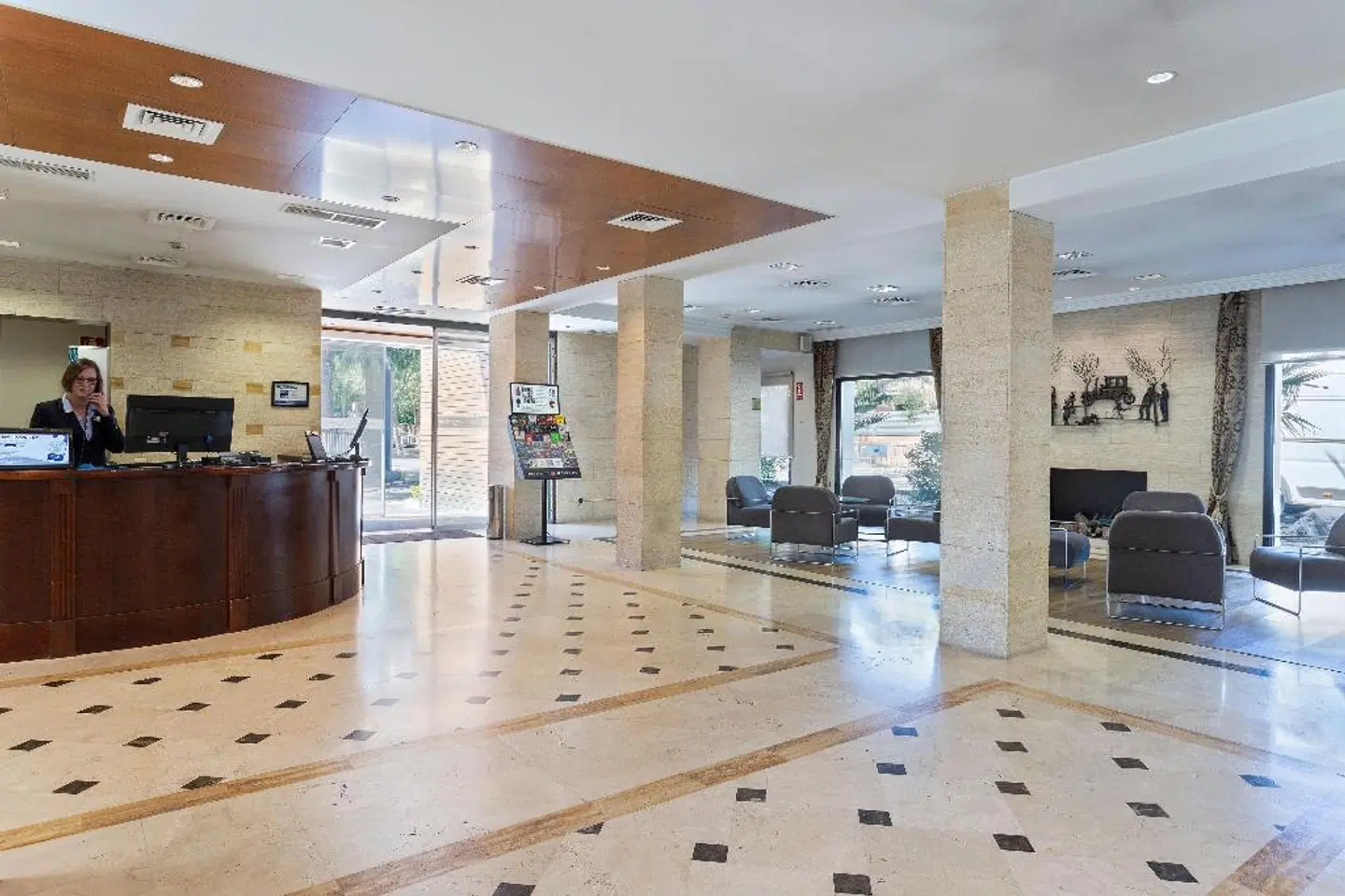 Osuna LOUNGE_LOBBY