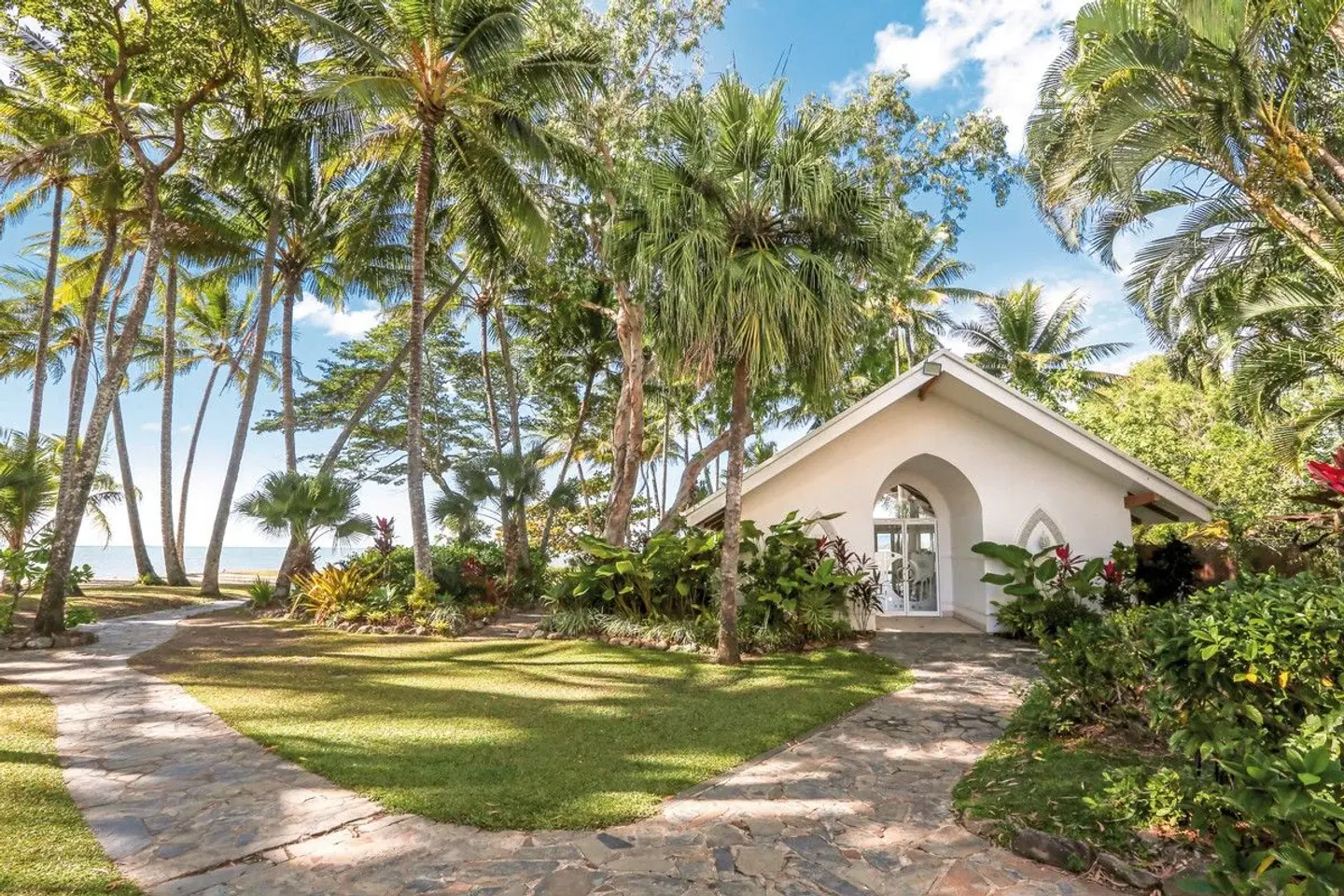 Alamanda Palm Cove by Lancemore EXTERIOR