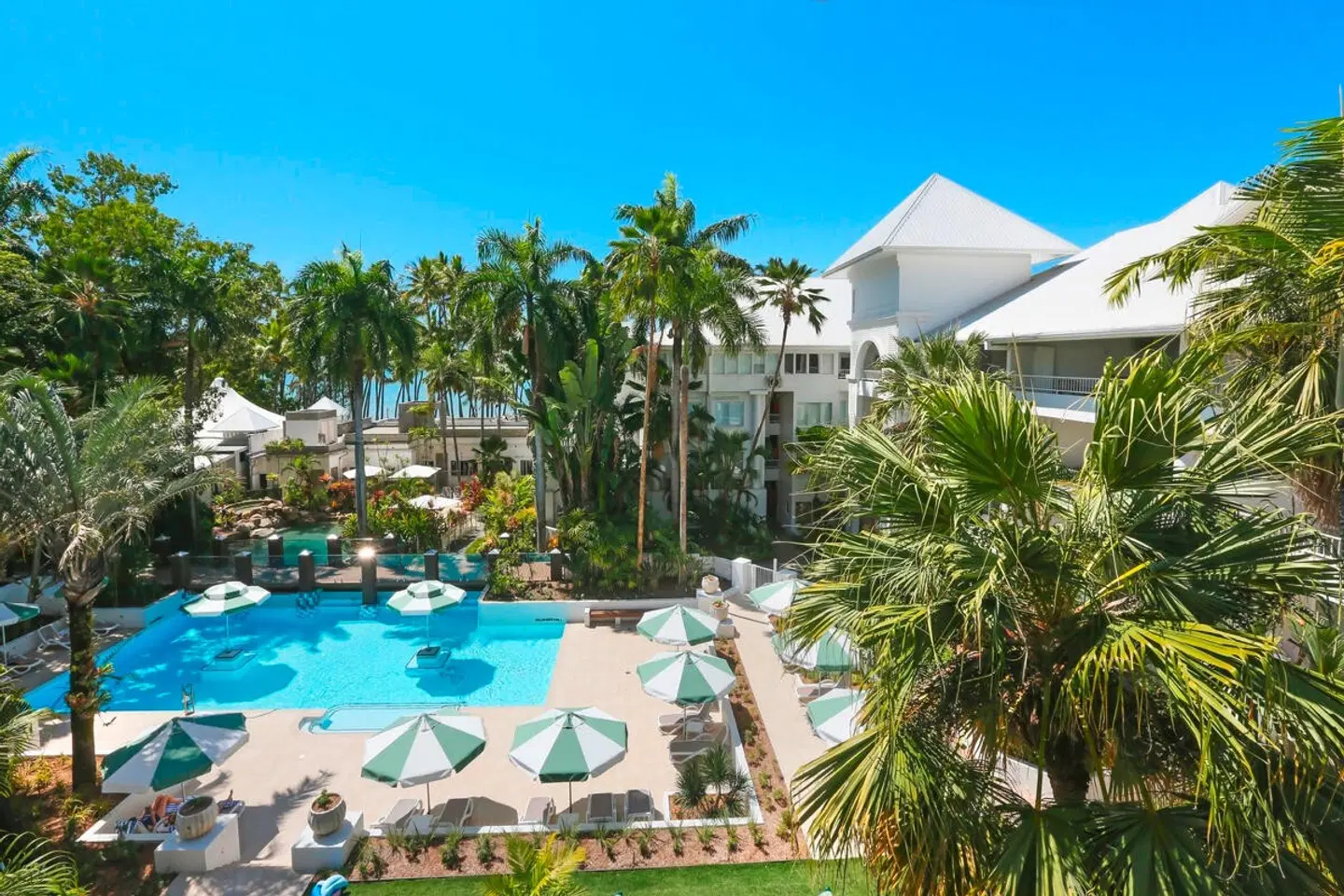 Alamanda Palm Cove by Lancemore OUTDOOR_POOL