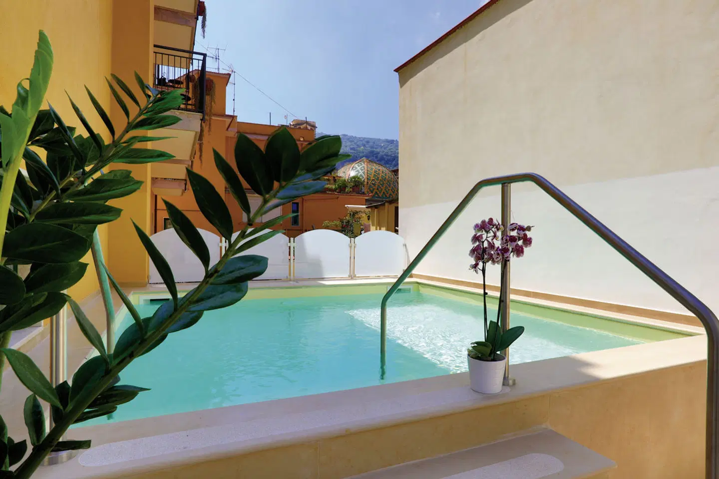 Astoria OUTDOOR_POOL