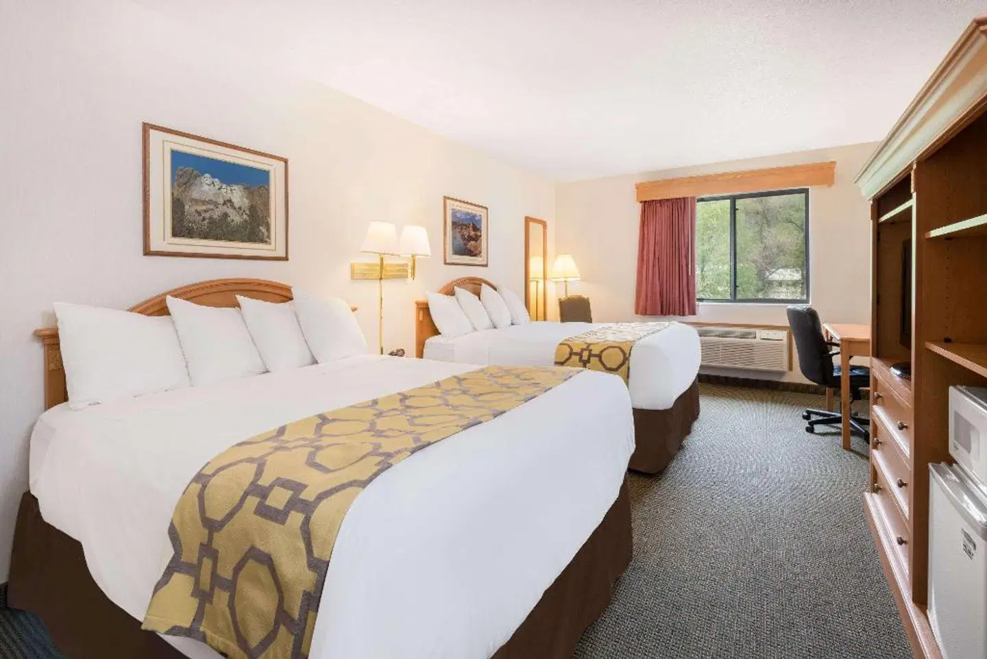 Baymont by Wyndham Hot Springs ROOM_EXAMPLE