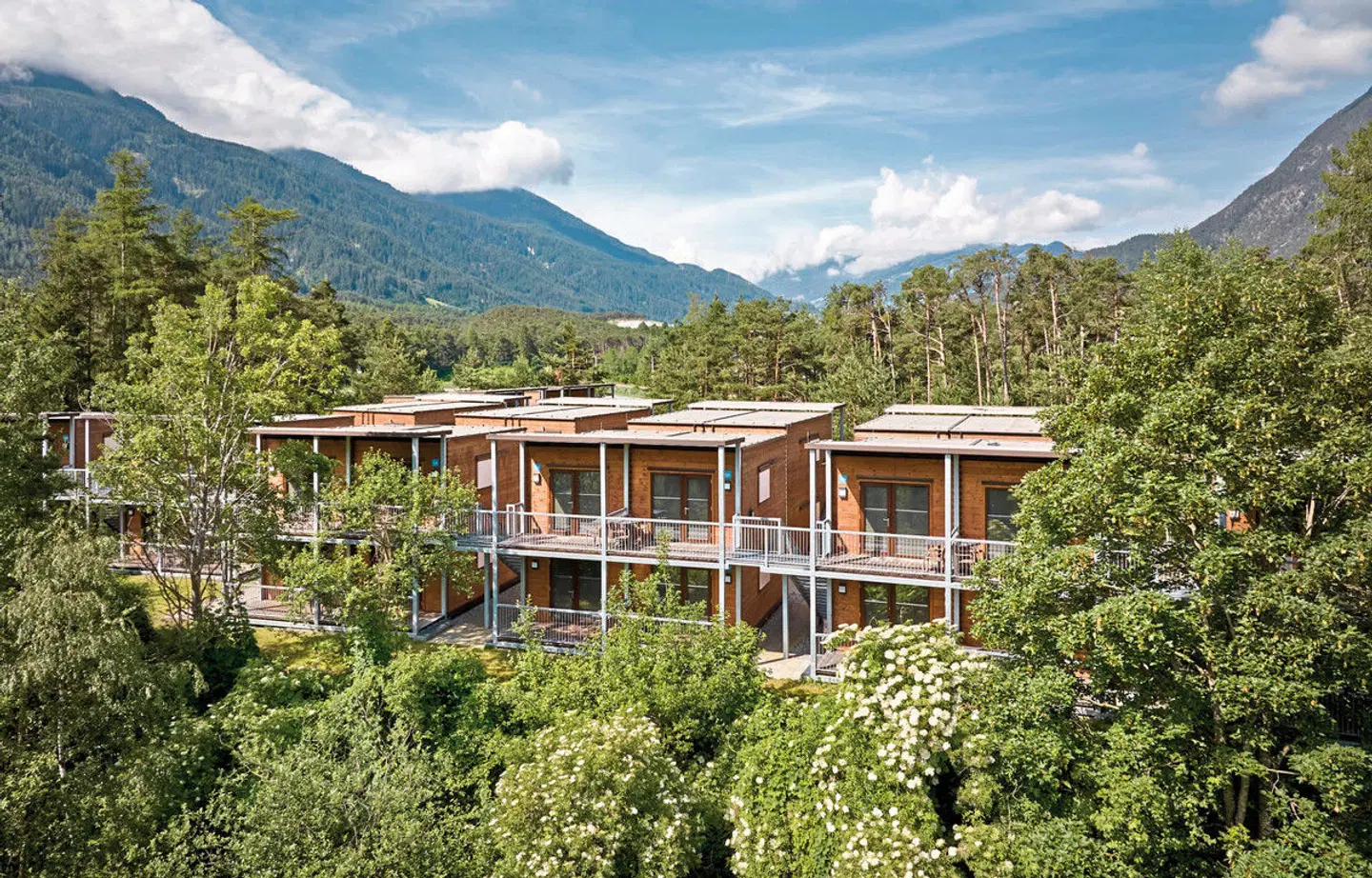 AREA 47 EXTERIOR