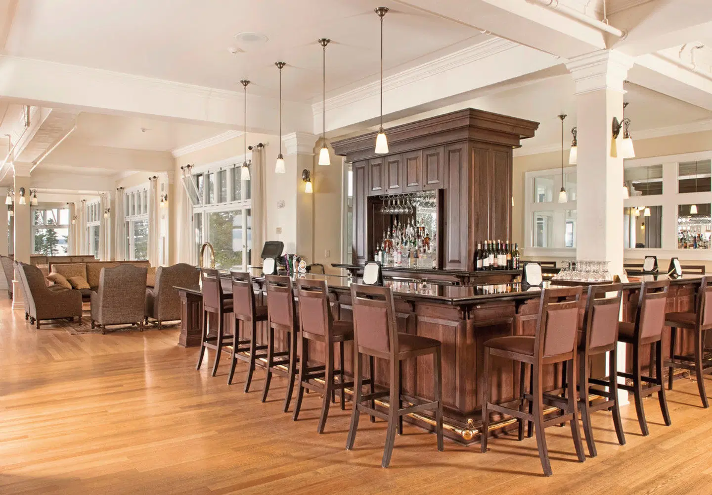 Lake Yellowstone Hotel & Cabins Bar