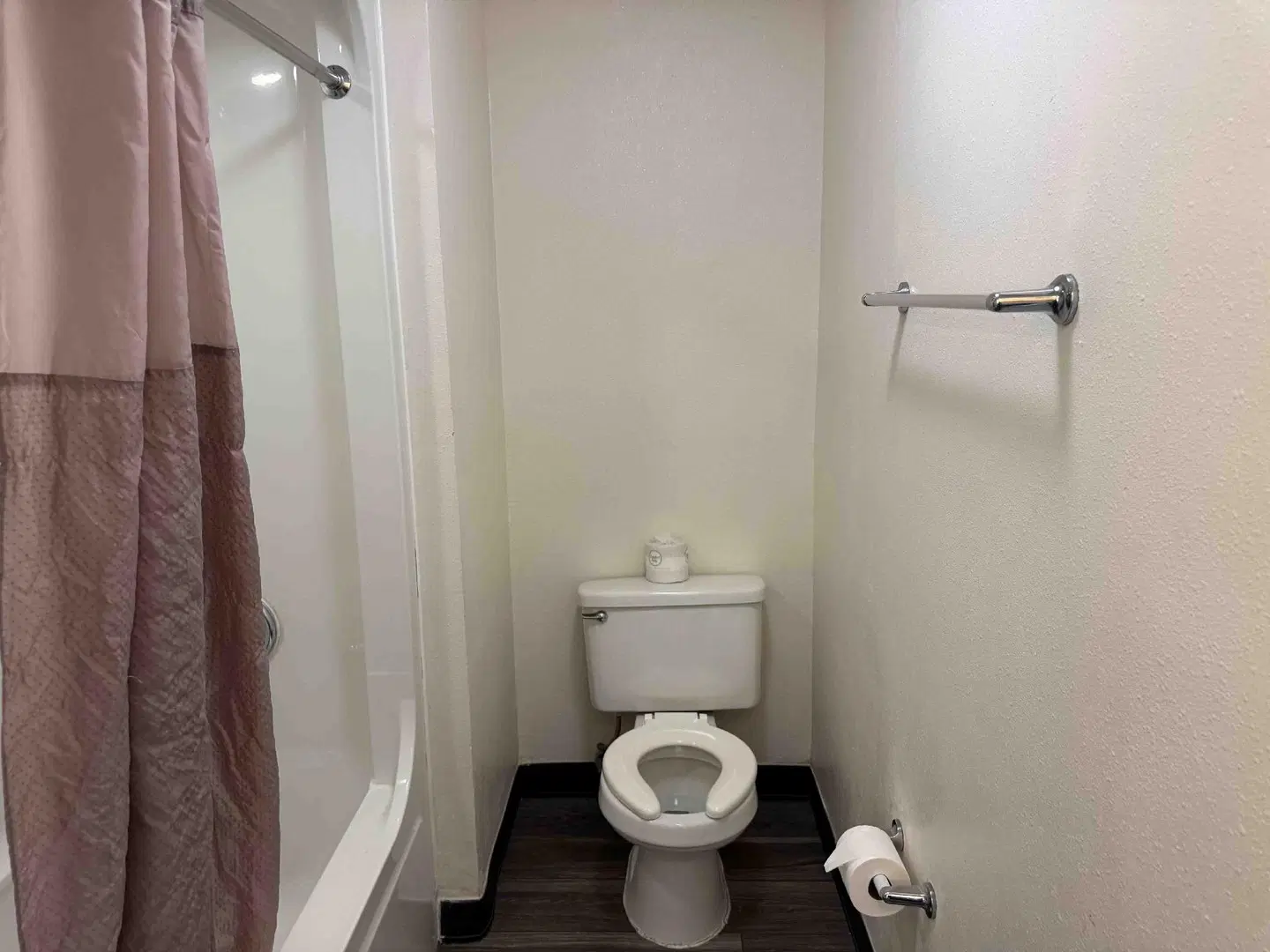 Studio 6 Suites Las Vegas, NV - Tropicana Badezimmer
