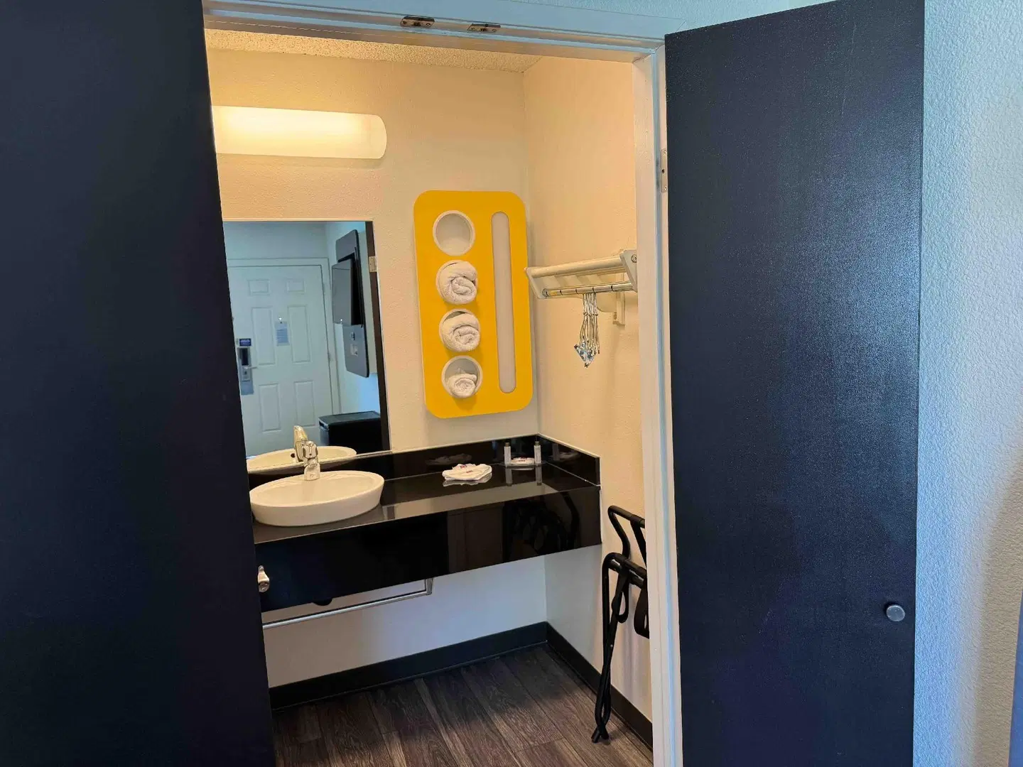 Studio 6 Suites Las Vegas, NV - Tropicana Badezimmer