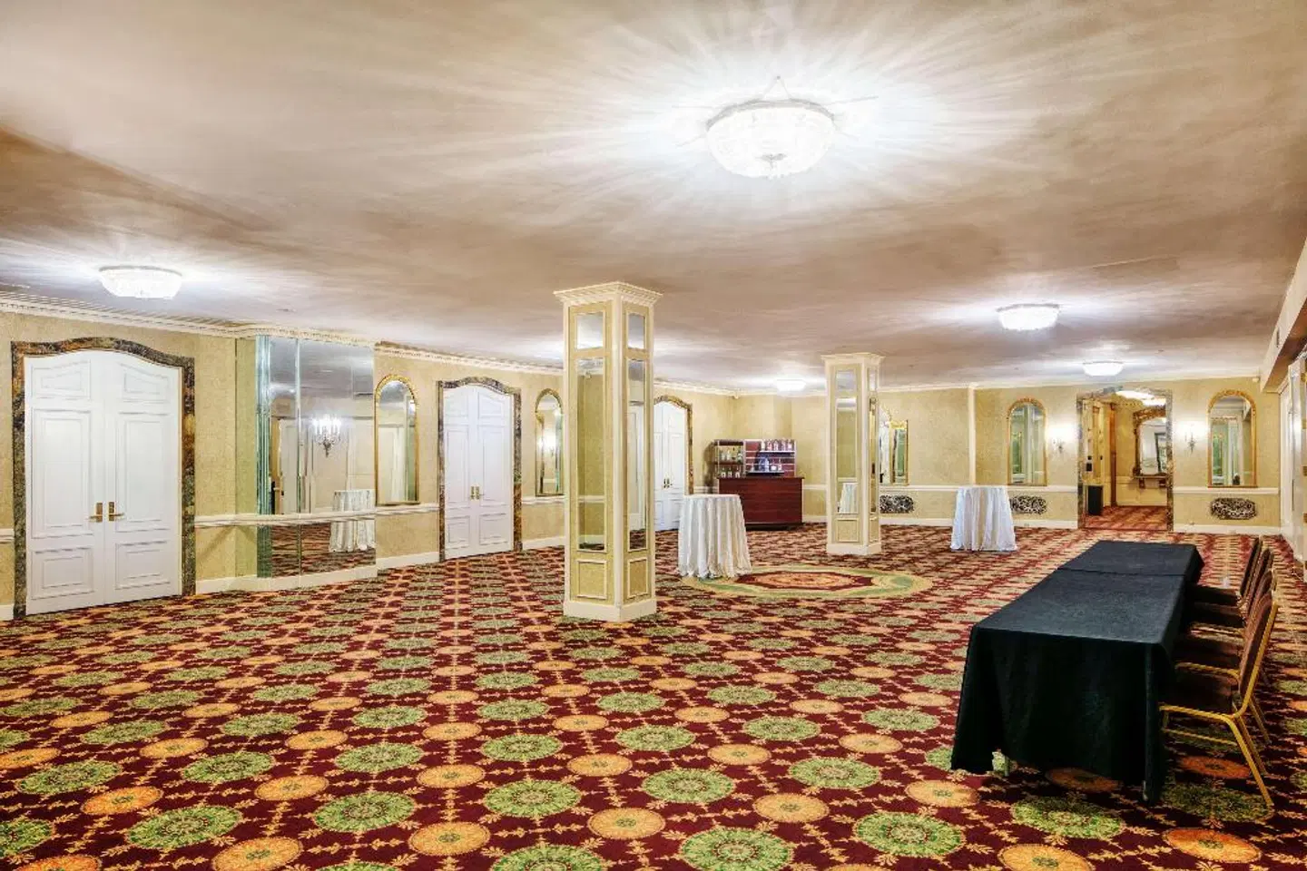 Hilton Milwaukee City Center LOUNGE_LOBBY