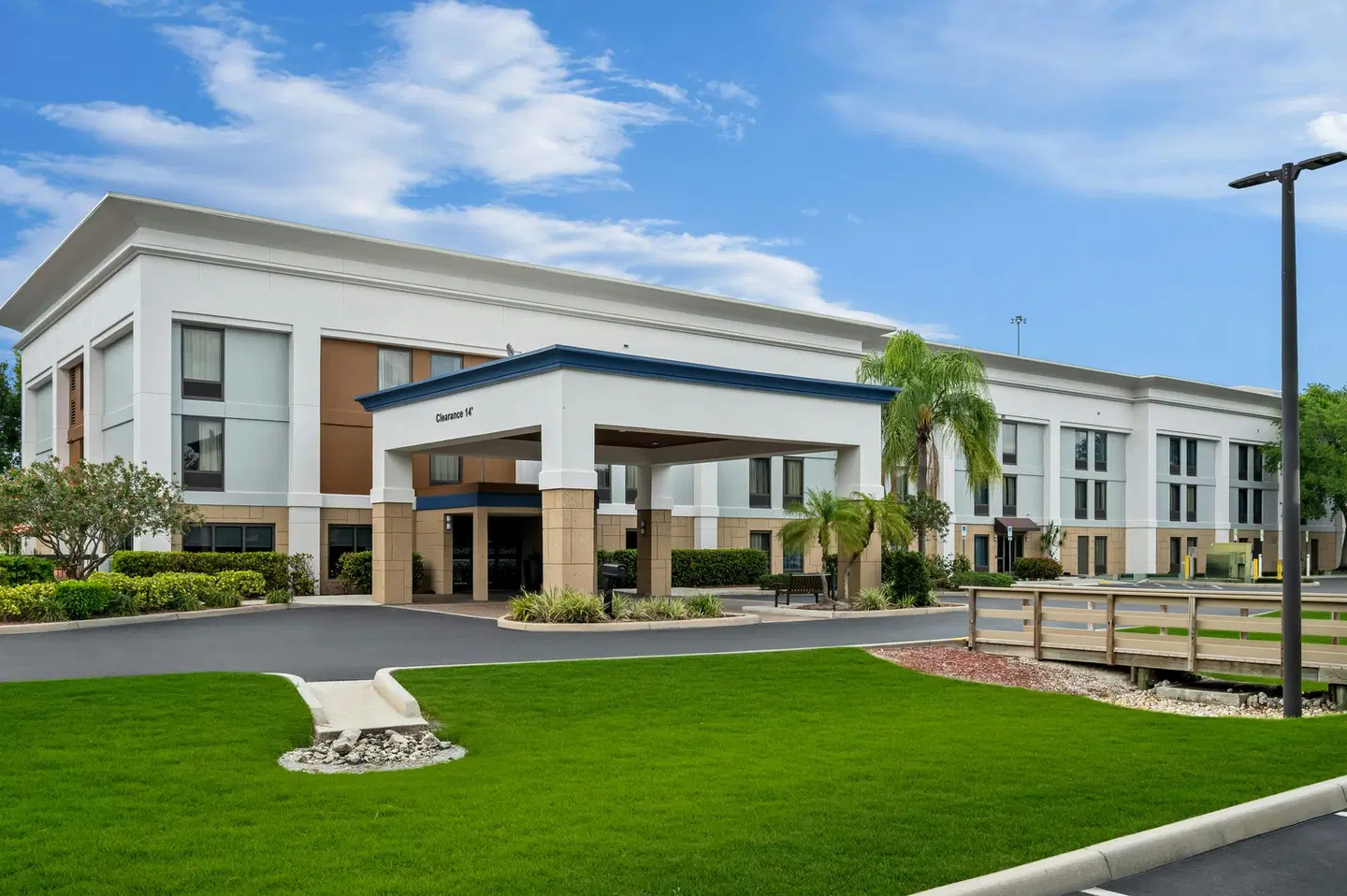 Hampton Inn Naples-I-75 EXTERIOR