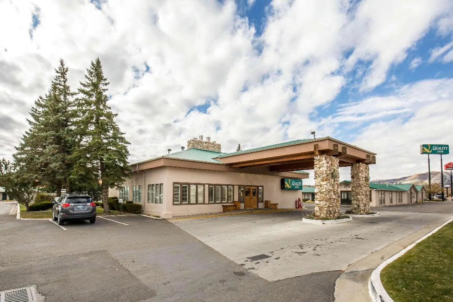 Quality Inn Rock Springs EXTERIOR