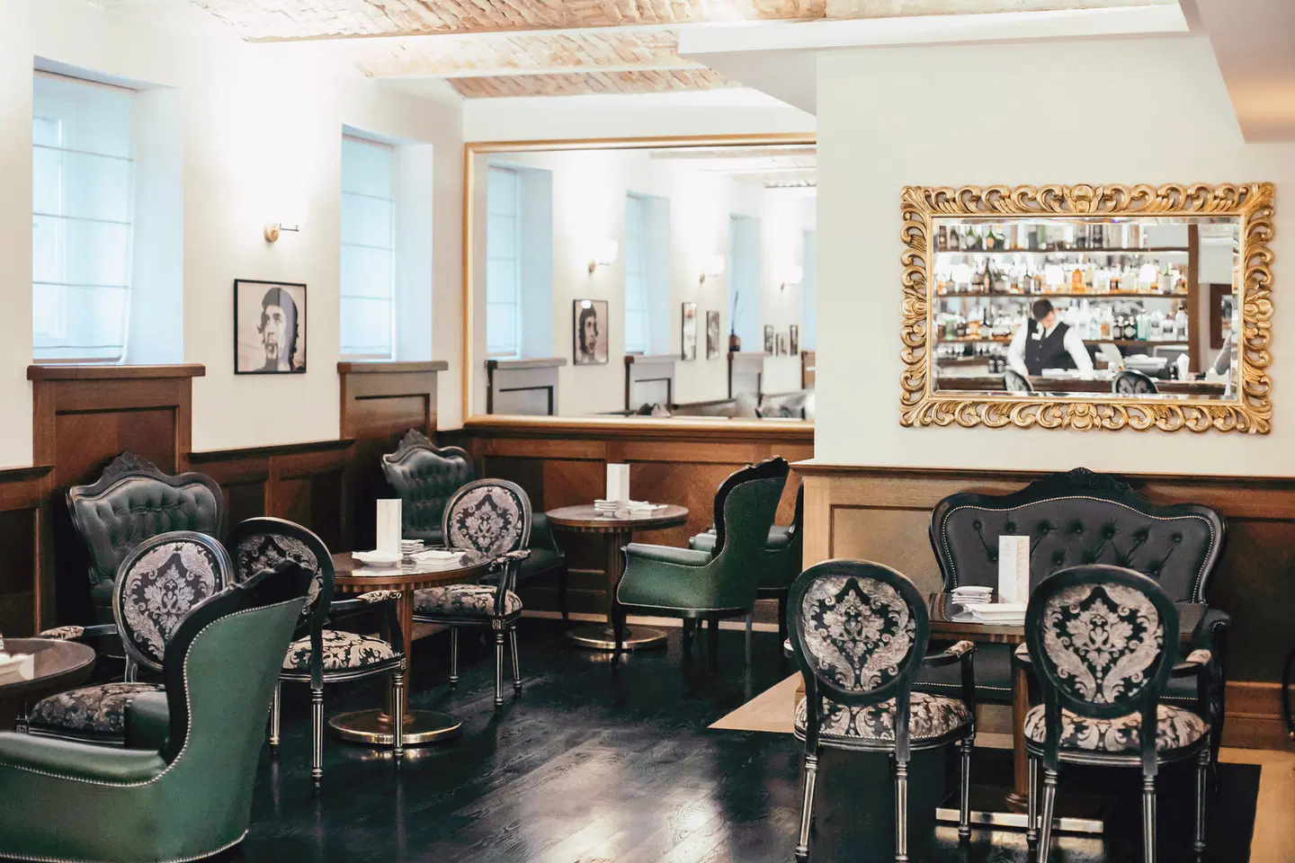 Le Premier Bar