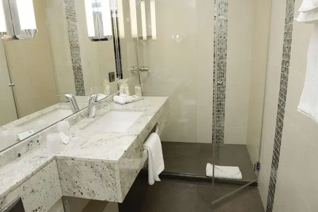 Best Western Plus Sydney Opera Badezimmer