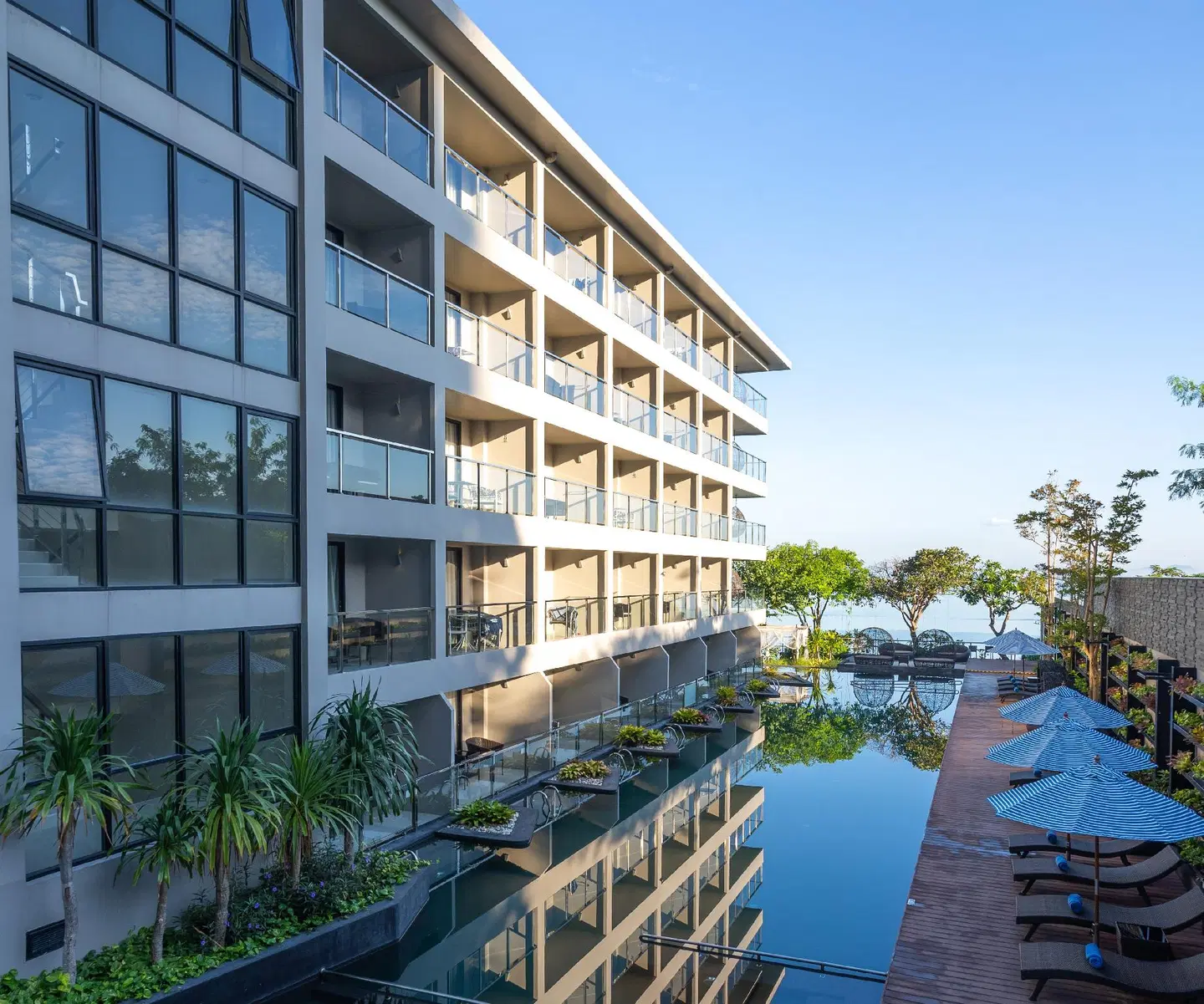 Golden Tulip Pattaya Beach Resort Terrasse