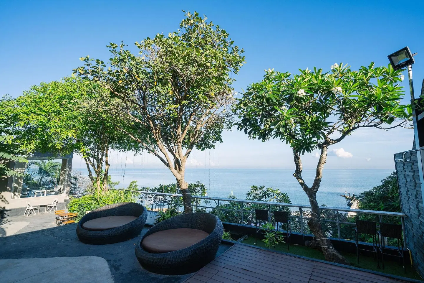 Golden Tulip Pattaya Beach Resort Terrasse