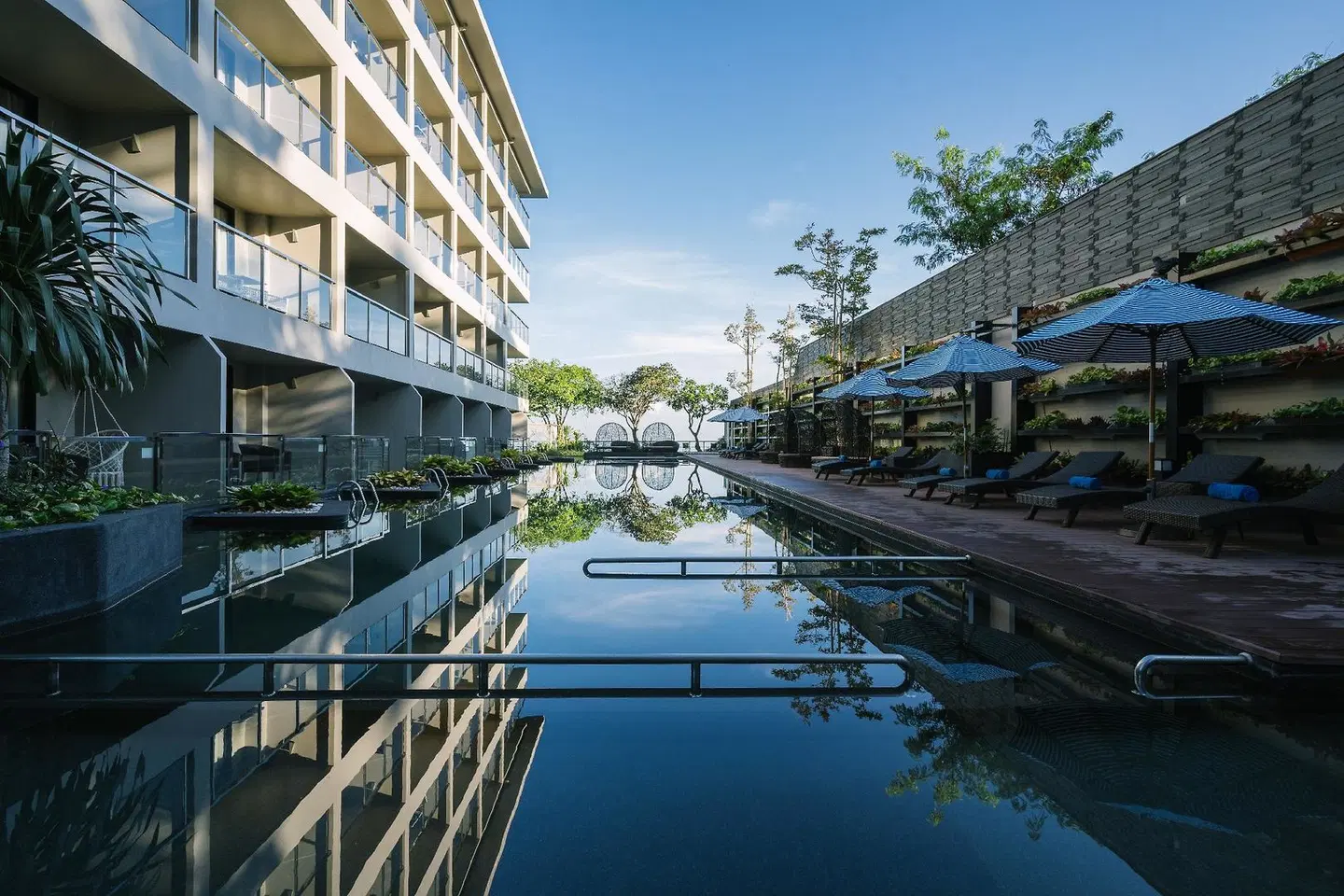 Golden Tulip Pattaya Beach Resort Terrasse