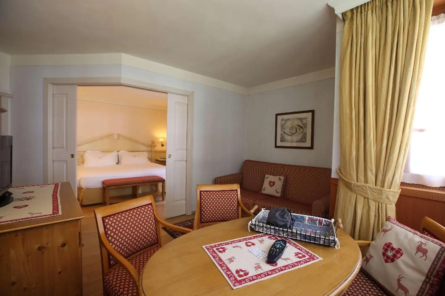 Alpen Suite Hotel ROOM_EXAMPLE