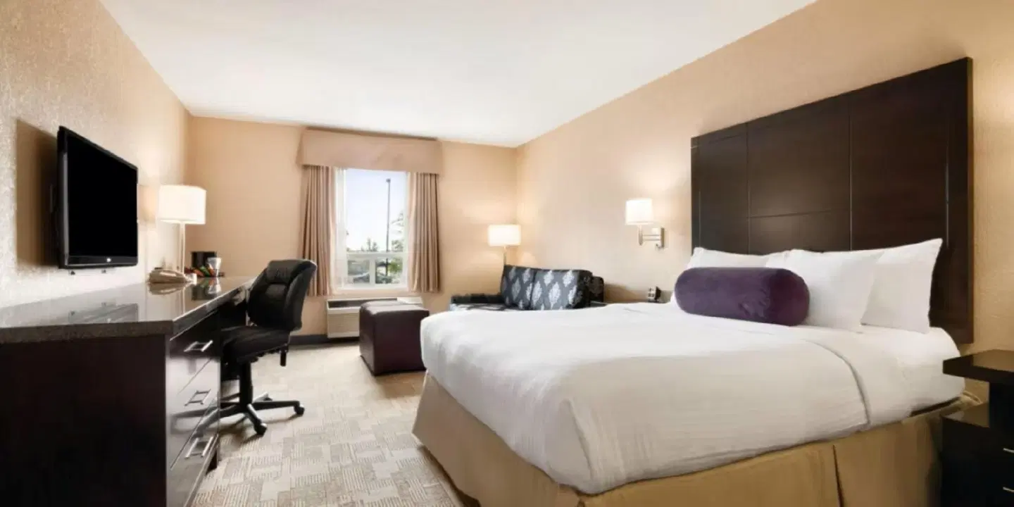 Prairie Crest Hotel Calgary ROOM_EXAMPLE