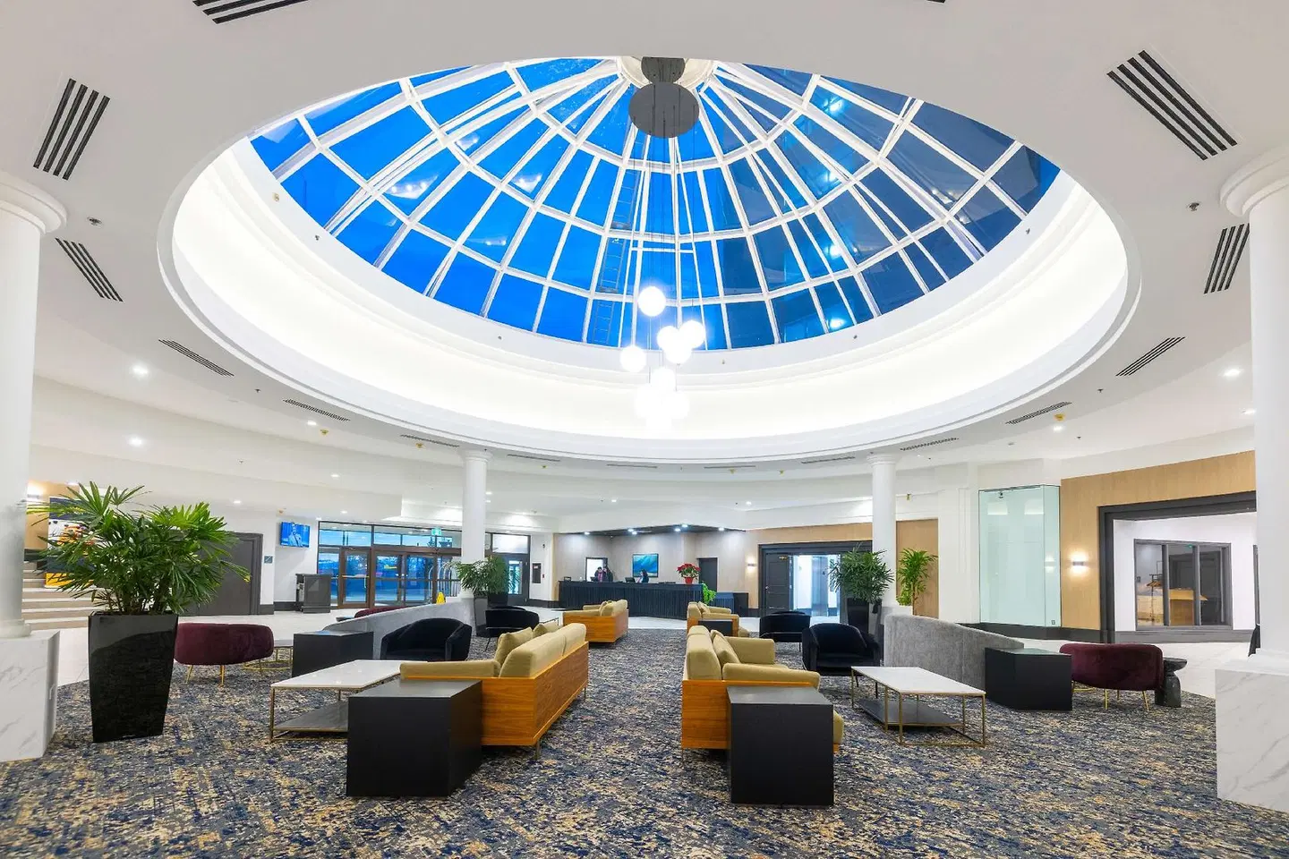 DoubleTree by Hilton Calgary North LOUNGE_LOBBY