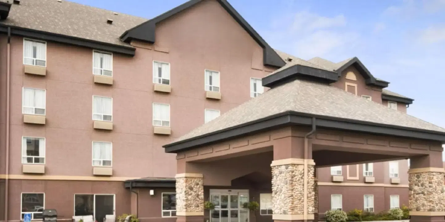 Prairie Crest Hotel Calgary EXTERIOR