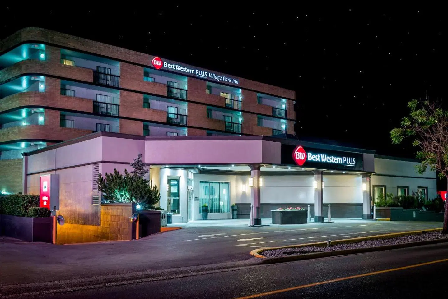 Best Western Village Park Inn EXTERIOR