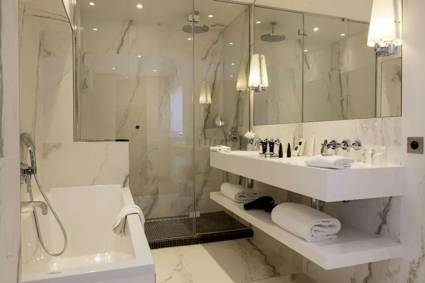 Hôtel de Castiglione Badezimmer