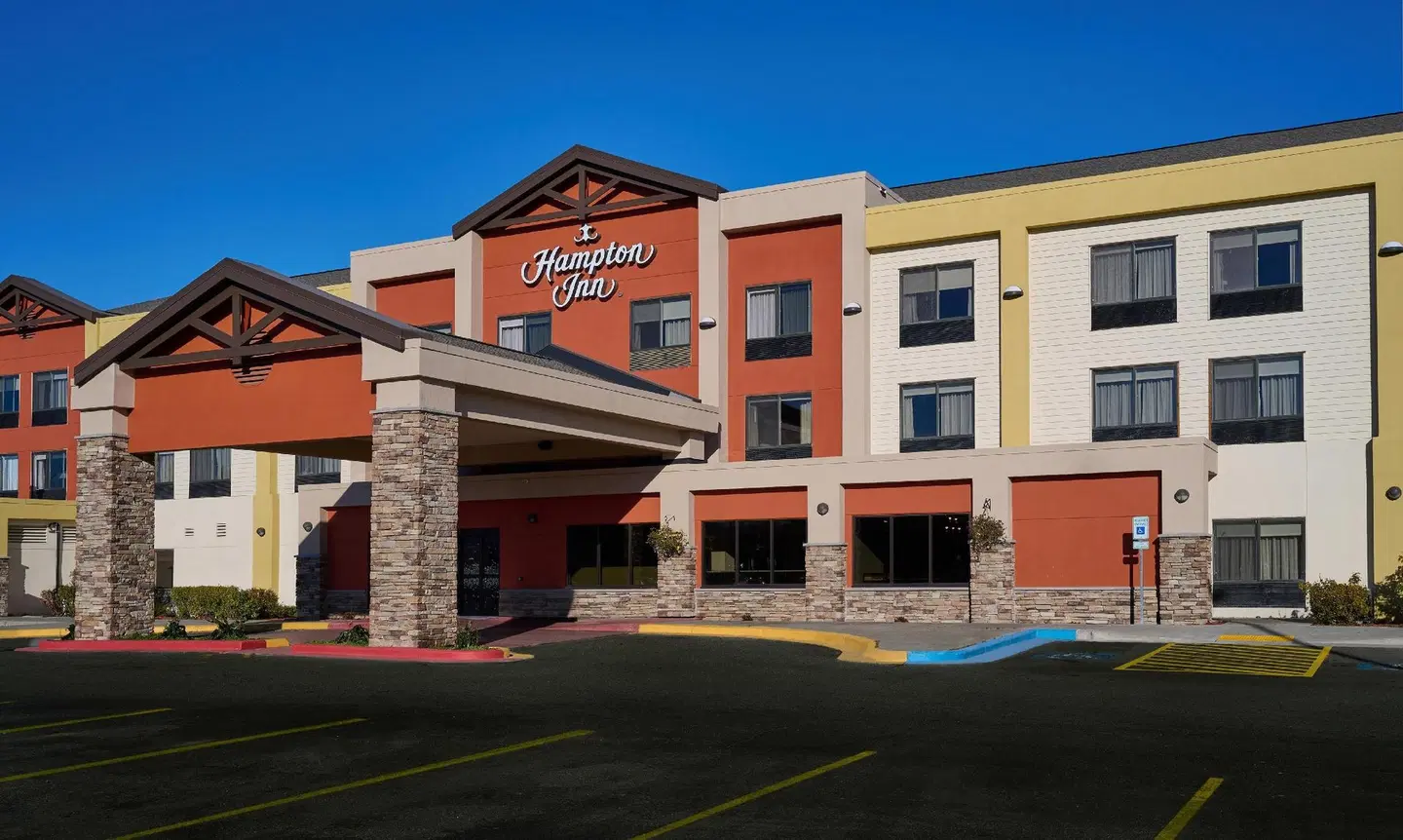Hampton Inn Anchorage EXTERIOR