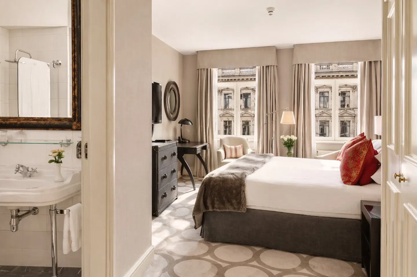 Grand Palace Hotel ROOM_EXAMPLE