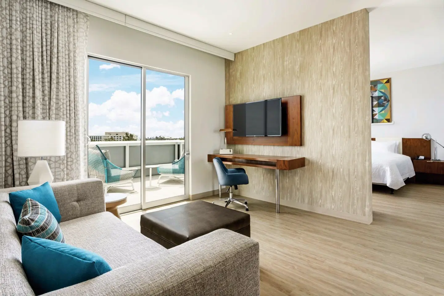 Hampton Inn & Suites Santa Monica ROOM_EXAMPLE