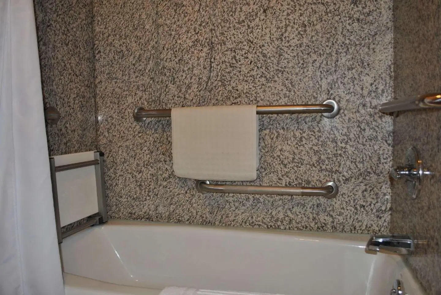 SureStay Plus Hotel by Best Western Buffalo Badezimmer