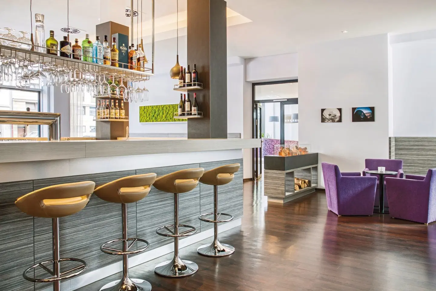 IntercityHotel Hannover Bar