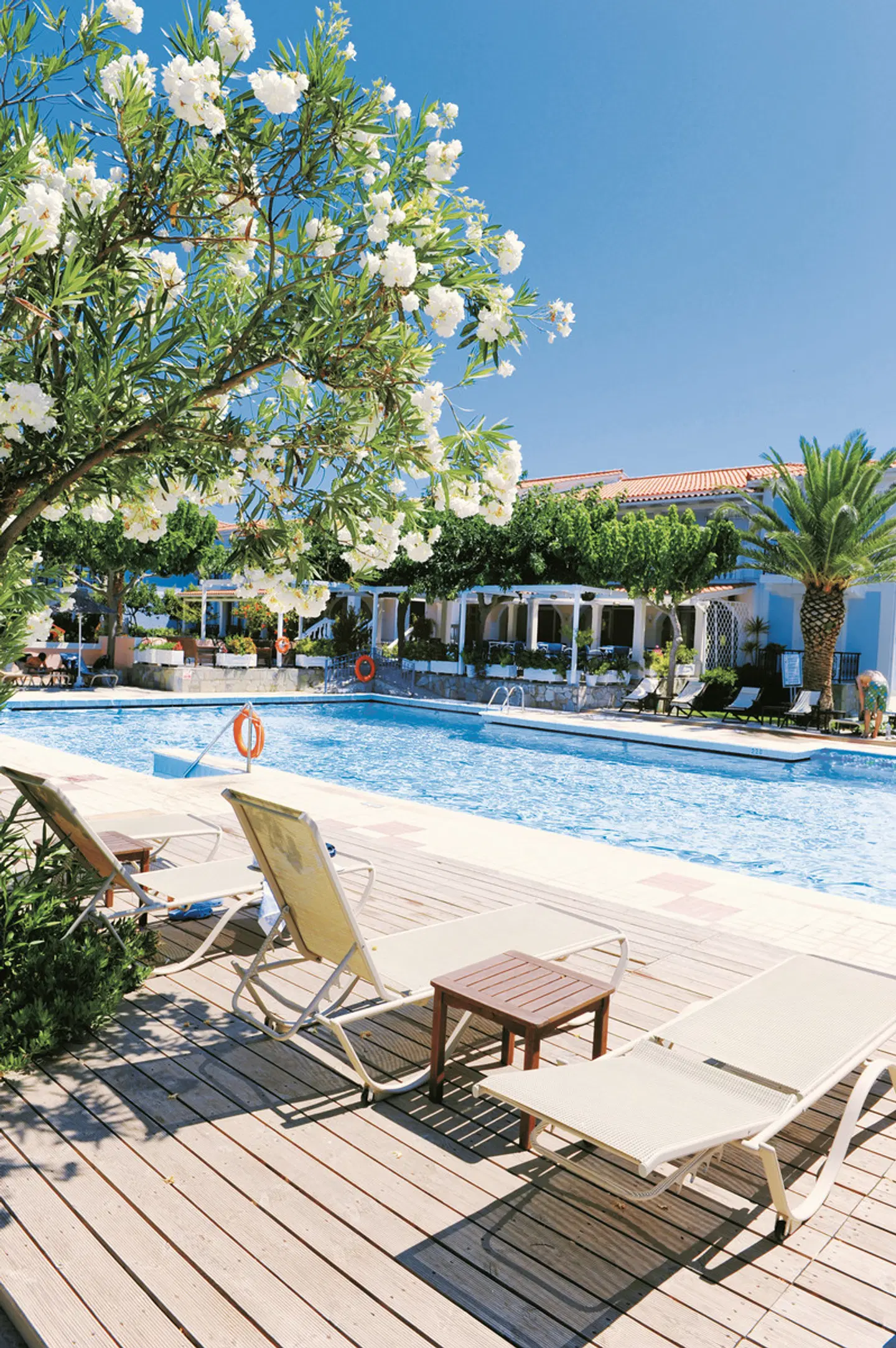 Sirocco OUTDOOR_POOL