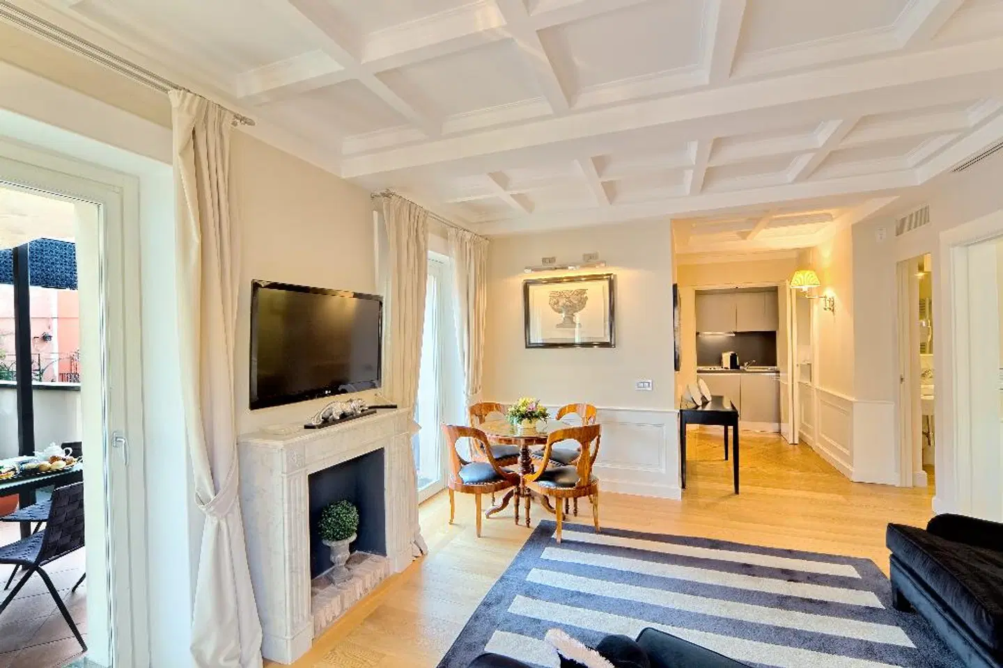 Trevi Palace Luxury Inn ROOM_EXAMPLE