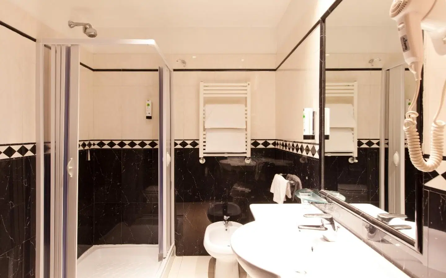 Smooth Hotel Rome West Badezimmer
