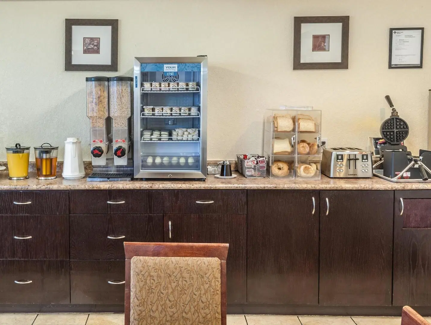 Super 8 by Wyndham Calgary/Airport Bar