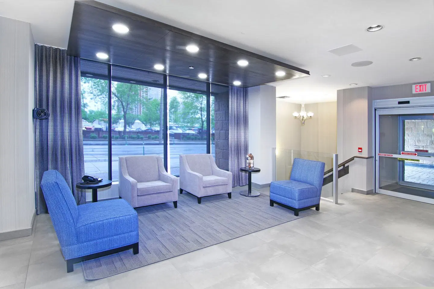 Holiday Inn Express & Suites Calgary by IHG LOUNGE_LOBBY
