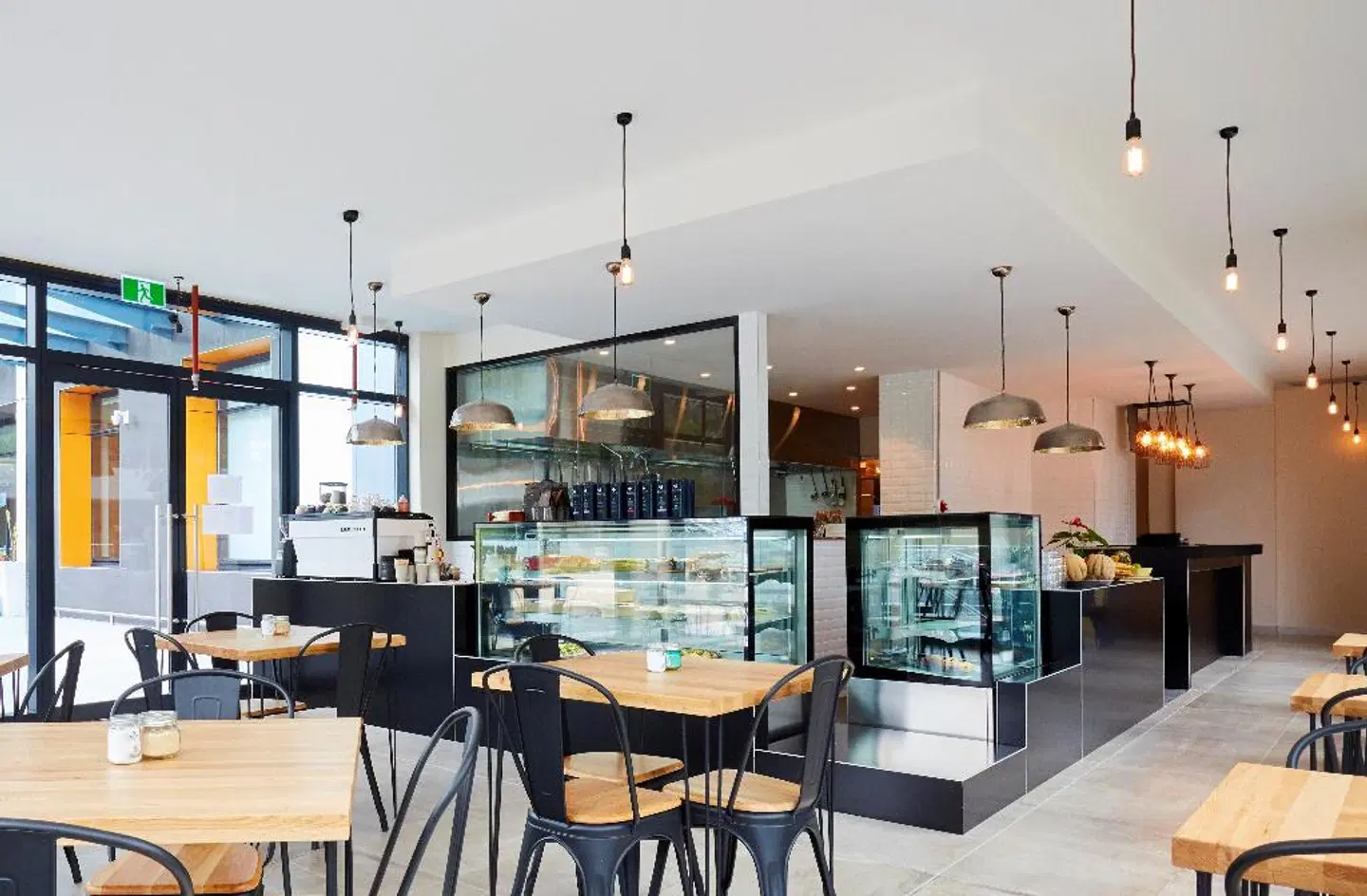 Holiday Inn Express Sydney Macquarie Park by IHG Bar