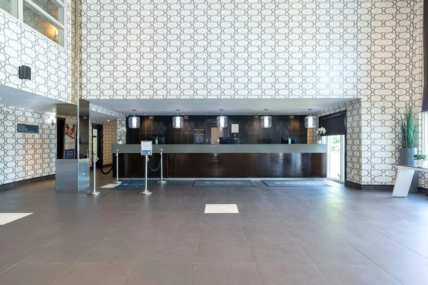 Sandman Hotel & Suites Calgary South LOUNGE_LOBBY