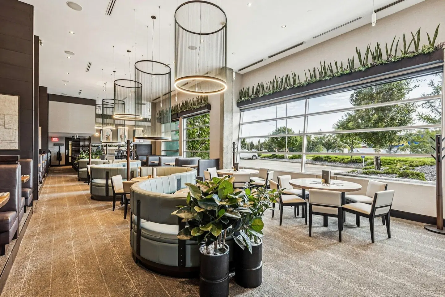 Sandman Hotel & Suites Calgary South Restaurant